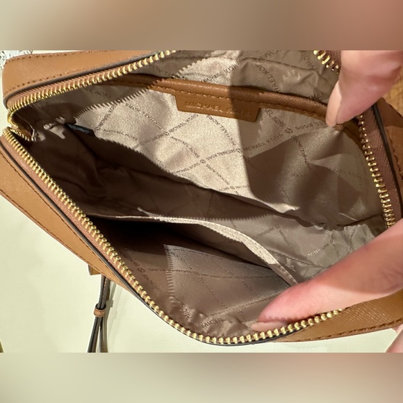 Michael Kors Large EW Jet Set Crossbody- Brown & Tan NWT - Picture 8 of 16